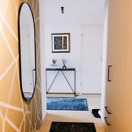 Design - Free Parking Apartment