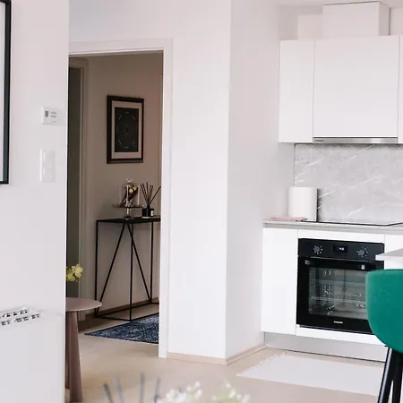 Design - Free Parking Apartment